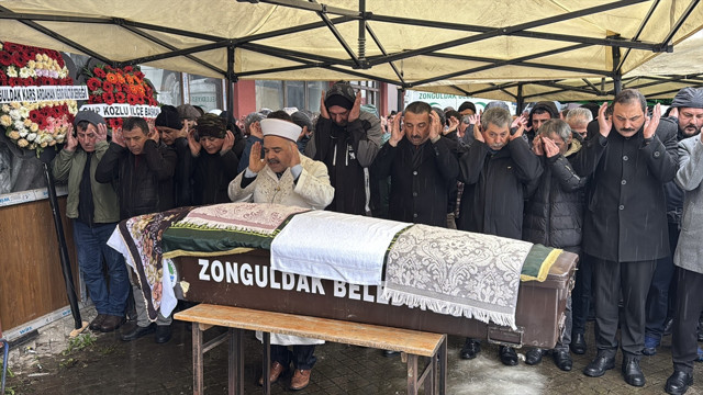 Annesi ile aynı kaderi paylaştı! Zonguldak'ta Nazmiye gözyaşlarıyla uğurlandı - Resim: 0