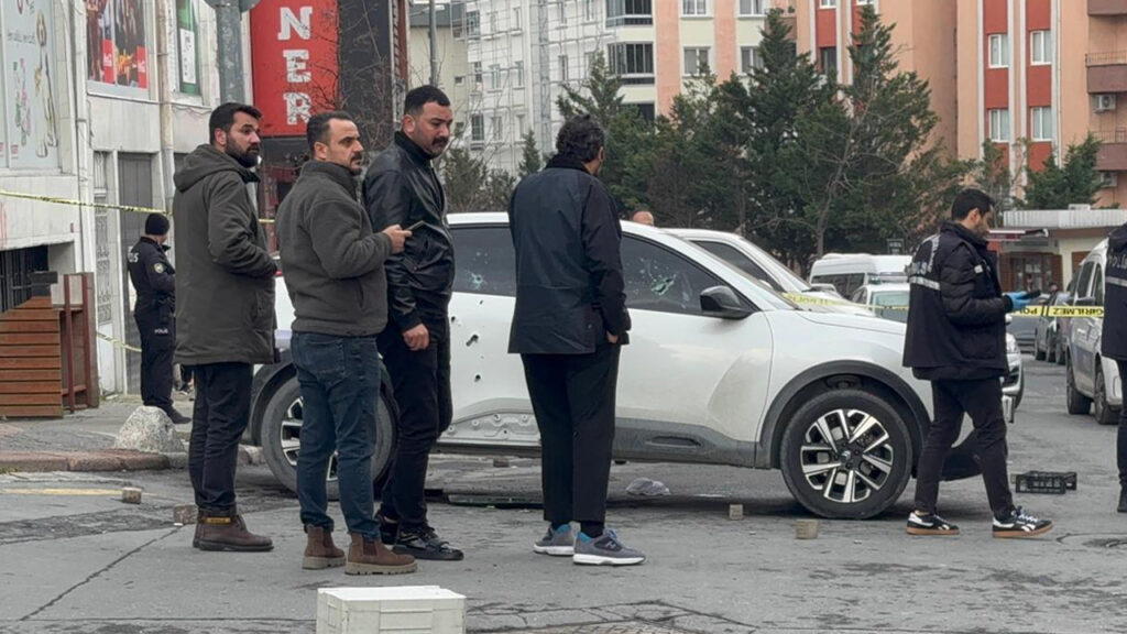 İstanbul’da aracını park ederken silahlı saldırıya uğradı