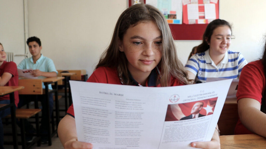 Okullarda yarıyıl tatili başlıyor: Yaklaşık 18 milyon öğrenci yarın karne alacak